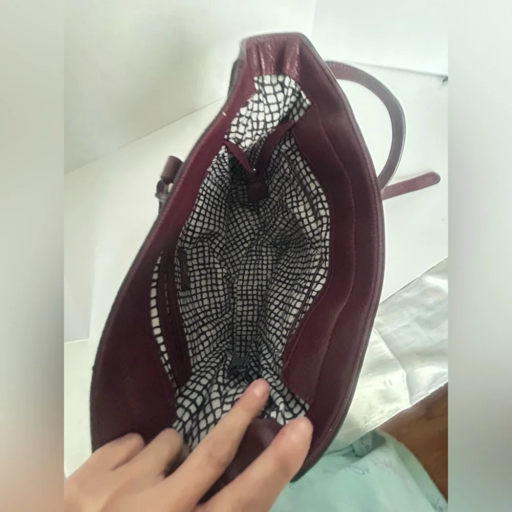 Urban Expressions Vegan Pebble Leather Handbag‎ Crossbody Burgundy Merlo Bag EUC
